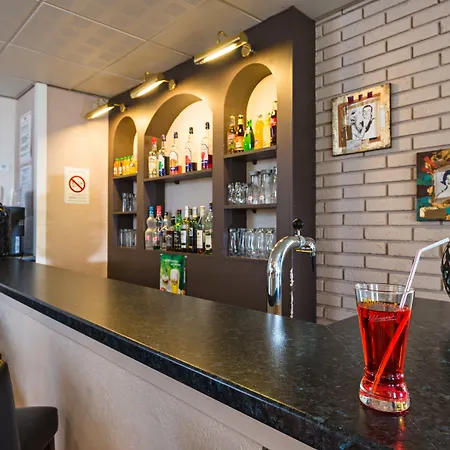 Noemys Valence Nord - Restaurant מלון